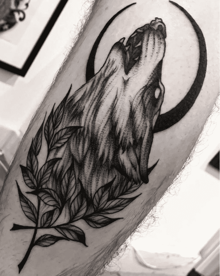 Howling Wolf Tattoo Picture