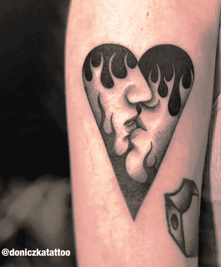 Kiss Tattoo Figure