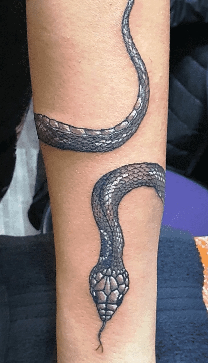 Serpiente Tattoo Shot