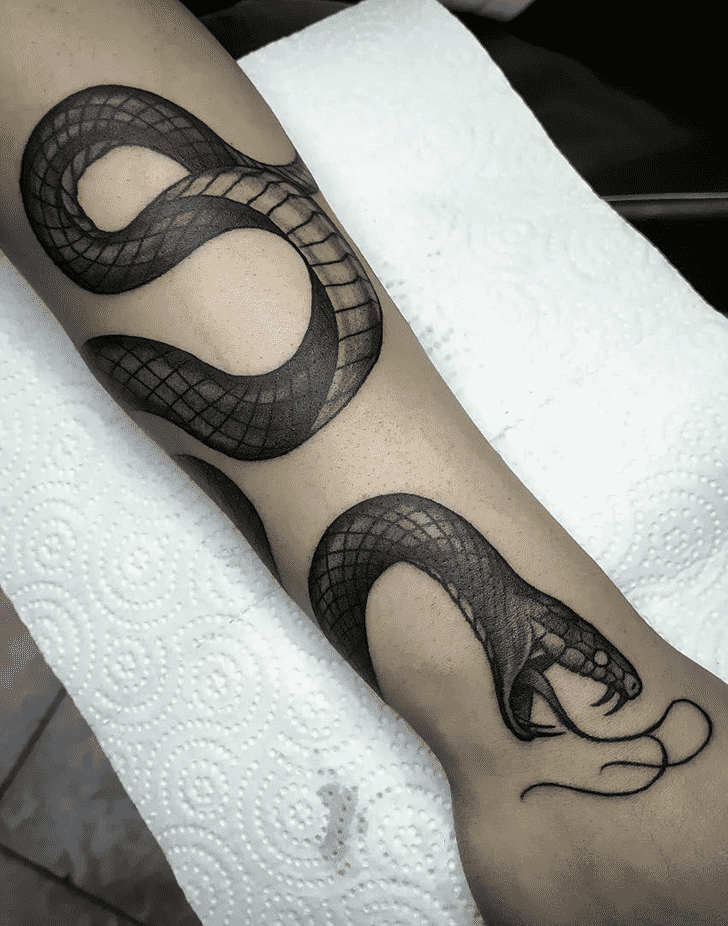 Serpiente Tattoo Shot