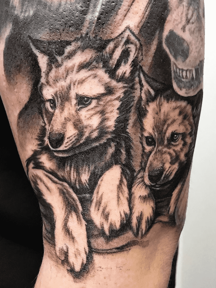 Small Wolf Tattoo Photos